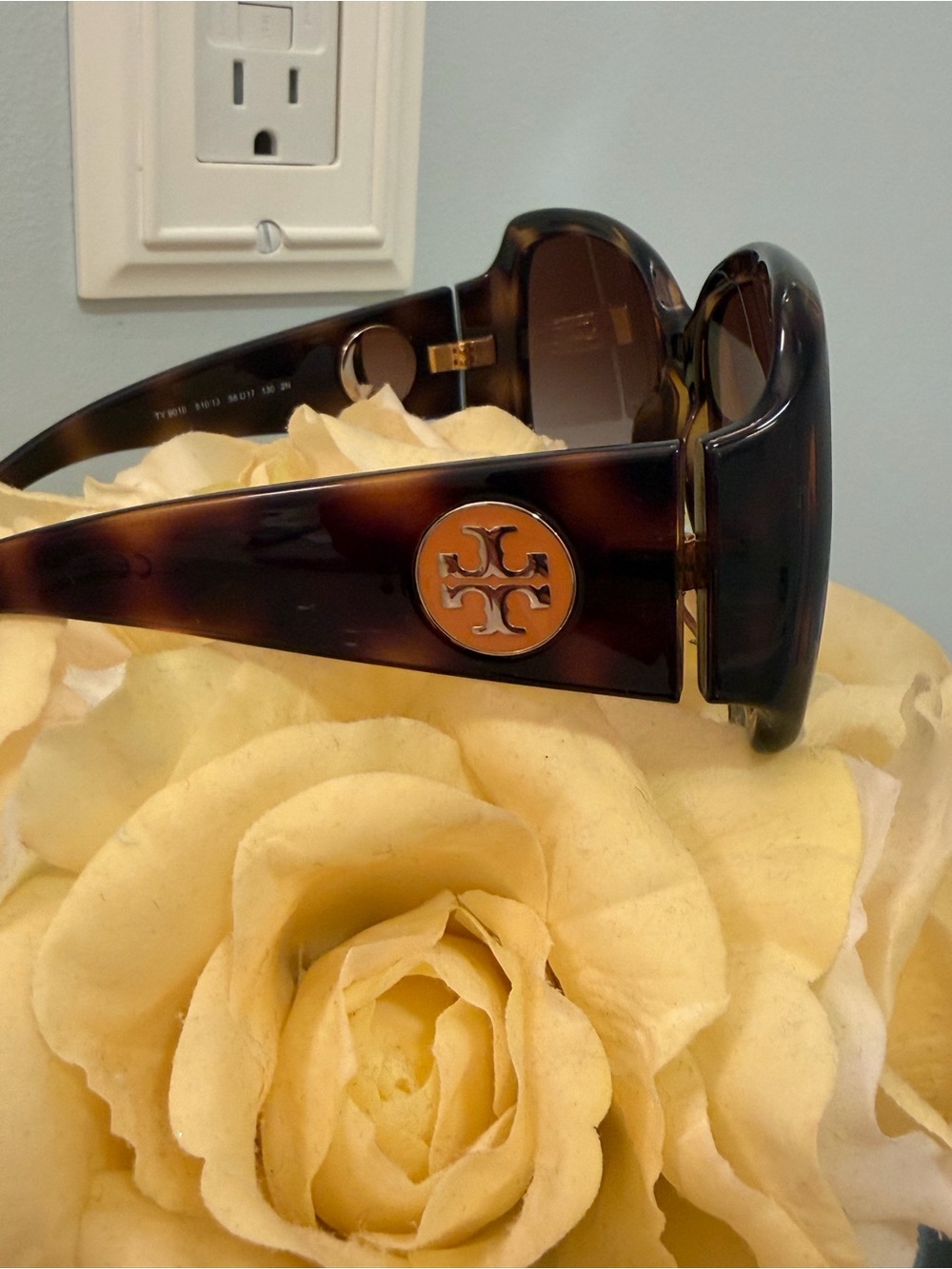 Tory Burch Tortoiseshell Frame Sunglasses with Gold Trim - Picture 4 of 9